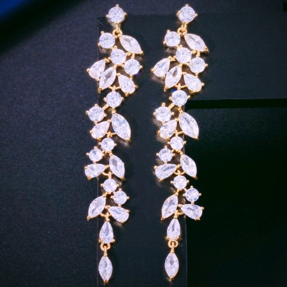 NEW Designer Celeb Inspired Yellow Gold-Plated CZ Leaf Vine Chandelier Earrings - Picture 7 of 16